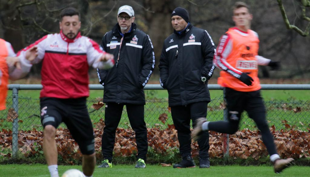 Peter Stöger und Manfred Schmid beäugen das Training der FC-Profis.