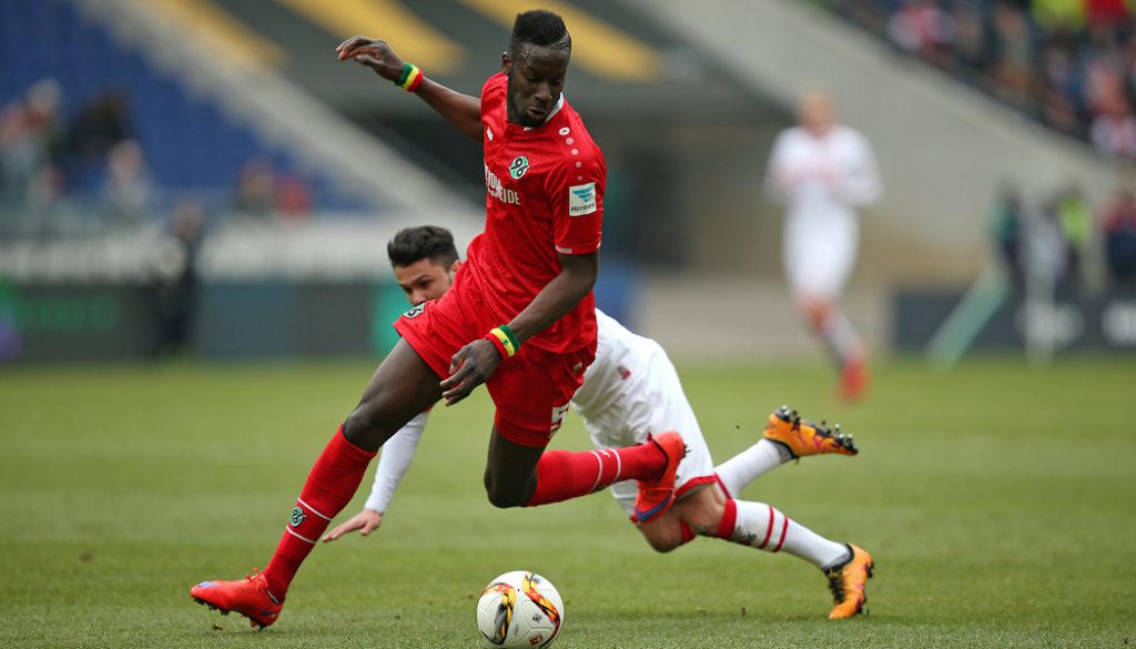 Salif Sané gegen Leonardo Bittencourt: Der 1. FC Köln gewinnt in Hannover mit 2:0. (Foto: CM)