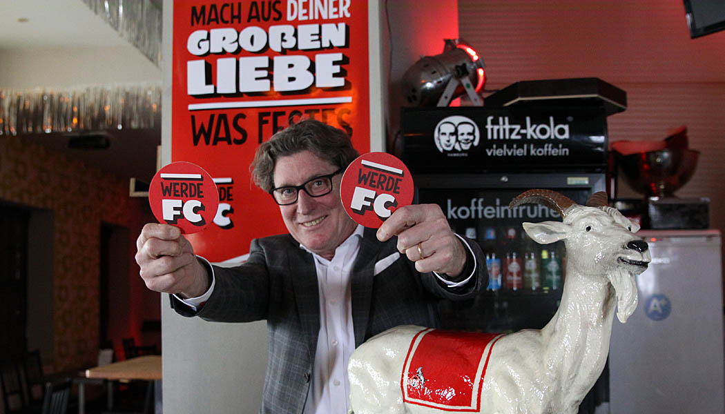 Schumacher wird Köbes: Bierdeckel-Aktion des FC