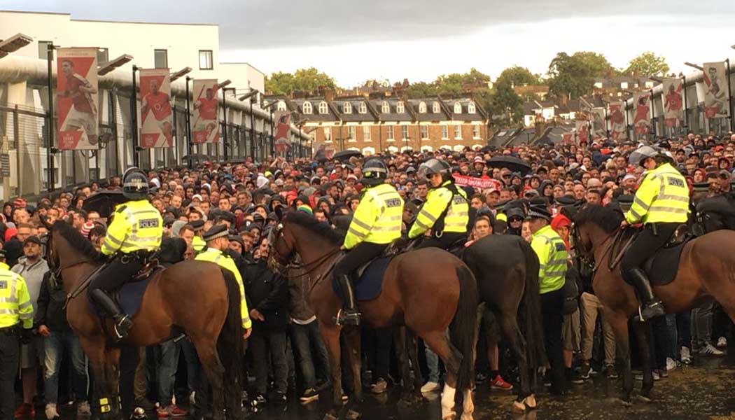 Effzeh-Fans feiern in London, aber Blocksturm am Stadion