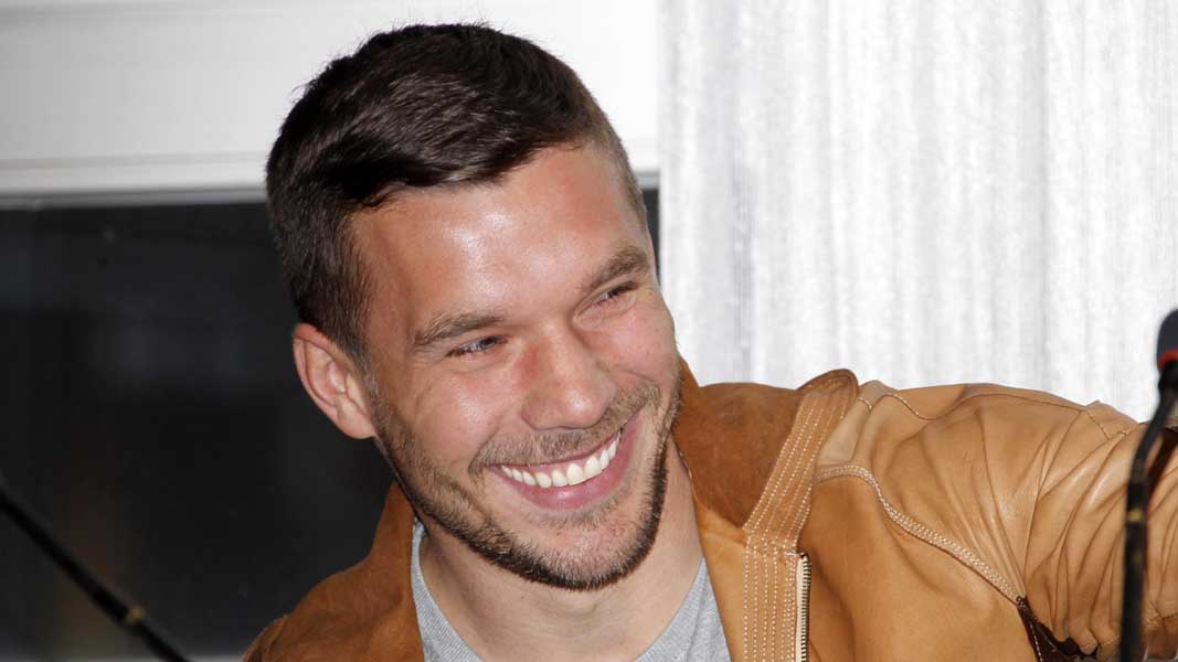 Podolski kritisiert Trainerwahl: “Wieder einmal Chance verpasst”