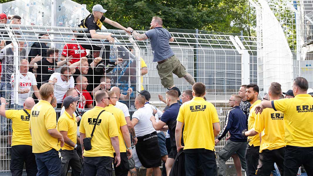 Nach Spielschluss: Jena-Anhänger gehen auf Kölner Fans los