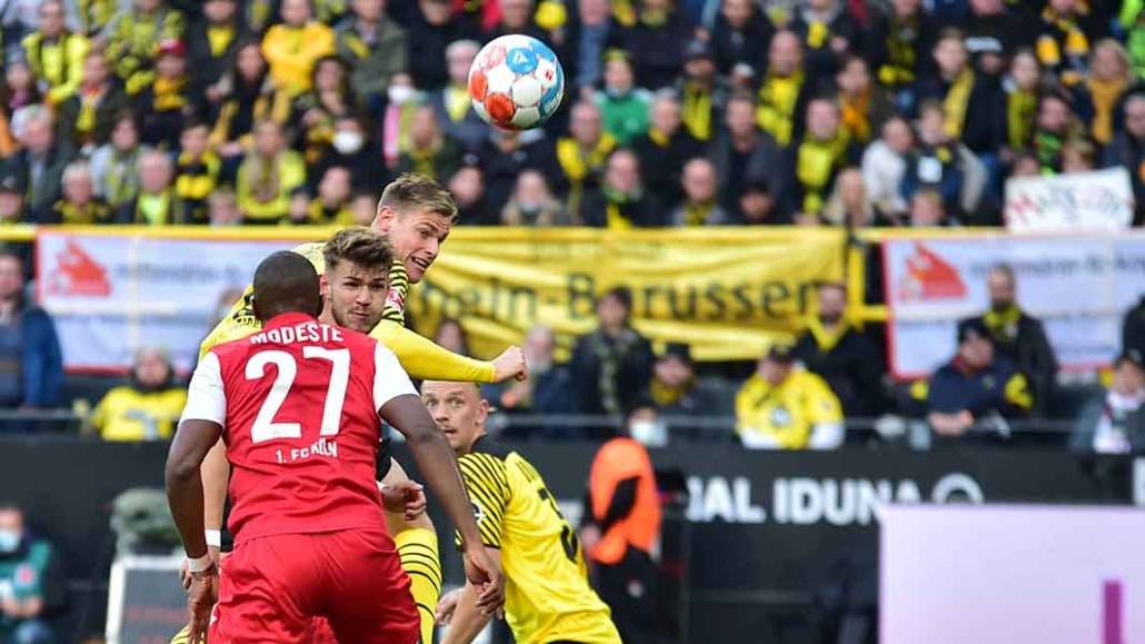 Steffen Tigges trifft per Kopf gegen den 1. FC Köln. (Foto: IMAGO)