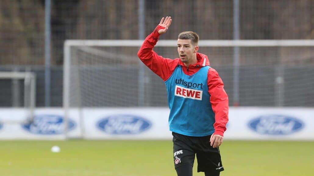 Robert Voloder am Geißbockheim. (Archivfoto: Bopp)