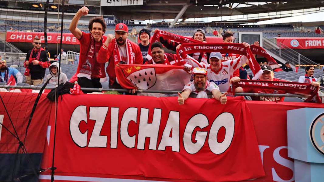 Die "1. FC Köln Supporters USA" in Chicago. (Foto: Twitter @fckoelnUSA)