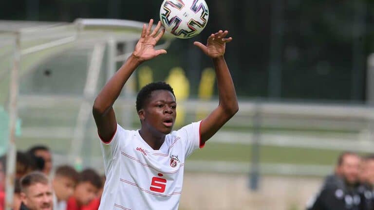 Außenverteidiger verlängert: FC holt Nadjombe zur U21