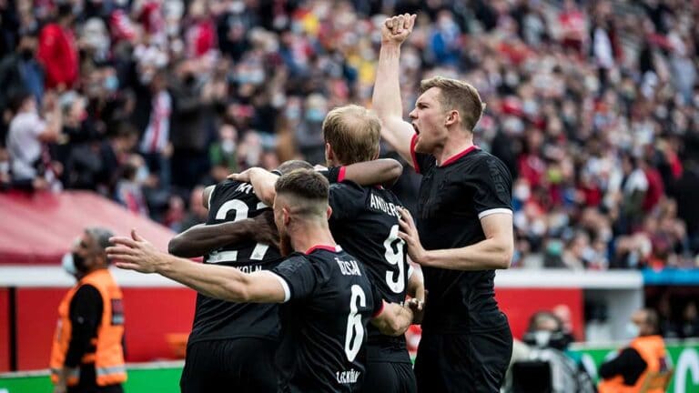 Derbysieg dank Schindler! FC mit Super-Sieg gegen Bayer