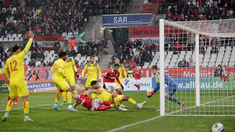 Bei Strauch-Comeback: U21 verliert nach großem Kampf spät 0:2