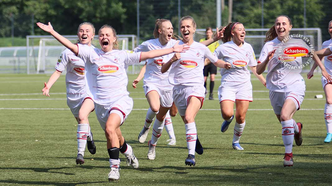 Die U20-Frauen bejubeln den Aufstieg in die Zweite Liga. (Foto: Sylvia Eichinger)