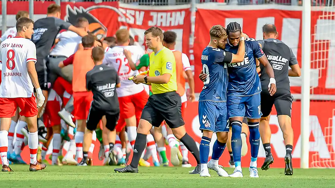 Der 1. FC Köln ist ausgeschieden: Kingsley Ehizibue scheiterte mit dem letzten Elfmeter. (Foto: IMAGO / Eibner)