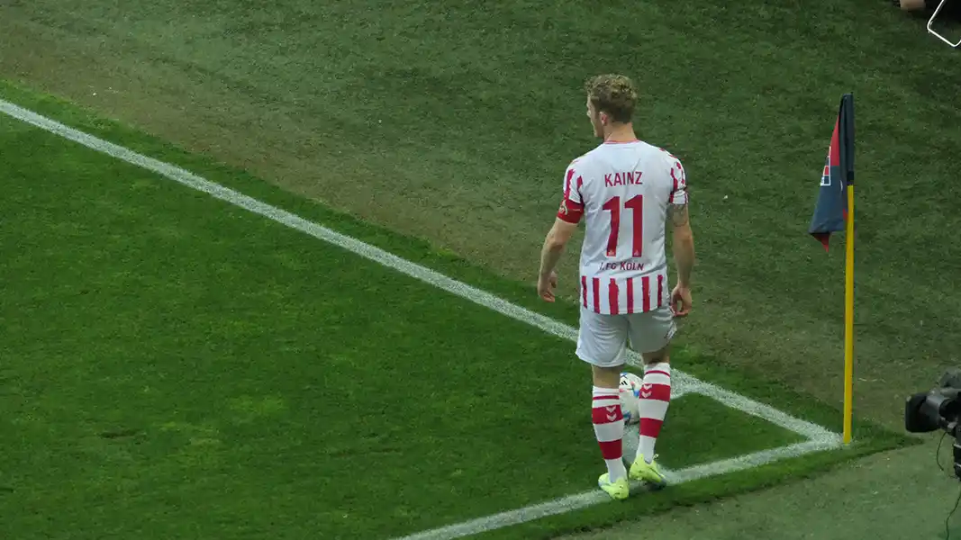 Florian Kainz vor der Ecke zum 1:0 gegen Fehérvár. (Foto: GEISSBLOG)