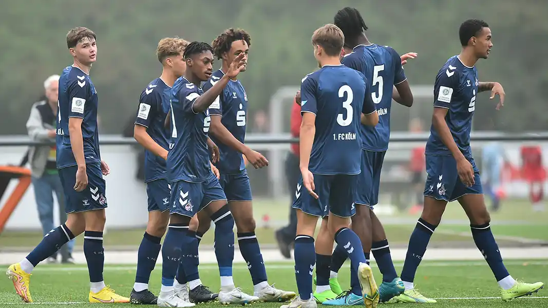 Justin Diehl und die U19 feiern den Sieg im DFB-Pokal. (Foto: IMAGO / Fotografie73)
