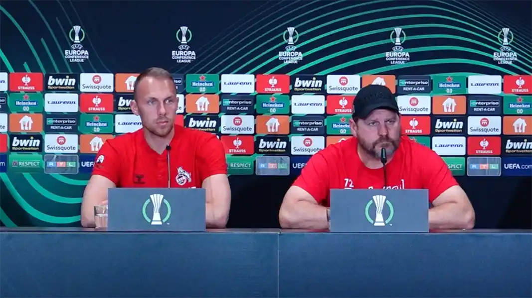 Marvin Schwäbe und Steffen Baumgart auf der Pressekonferenz vor Belgrad. (Foto: 1. FC Köln)
