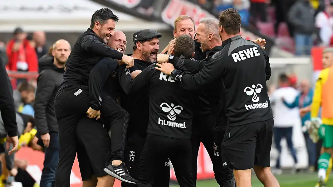 Steffen Baumgart und sein Trainerteam nach dem Spiel gegen den BVB. (Foto: IMAGO)