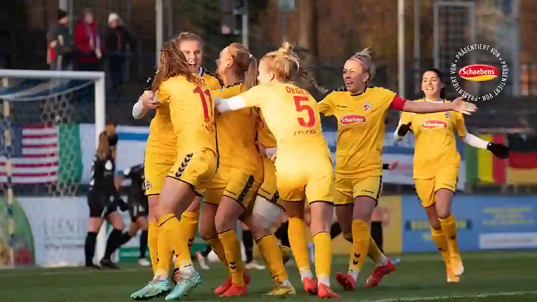 Die FC-Frauen bejubeln den Einzug ins Viertelfinale. (Foto: IMAGO / Matthias Koch)