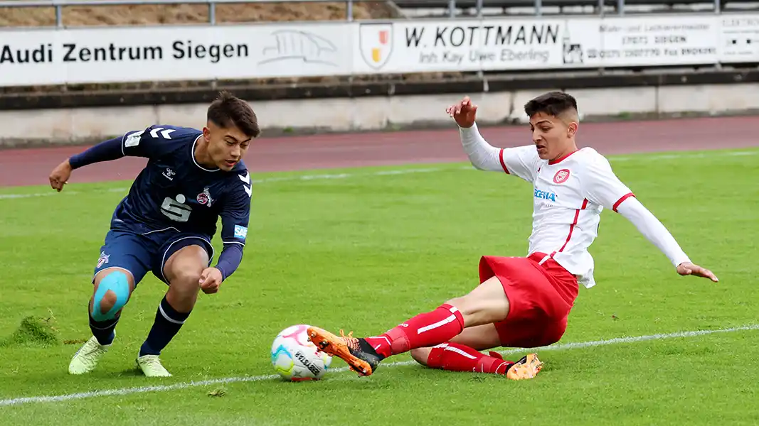 Justin von der Hitz (li.) und die U17 legen am Sonntag wieder in der B-Junioren-Bundesliga los. (Foto: IMAGO / Traut)