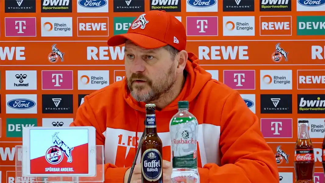 Steffen Baumgart auf der Pressekonferenz vor dem Spiel gegen Bayern München. (Foto: 1. FC Köln)