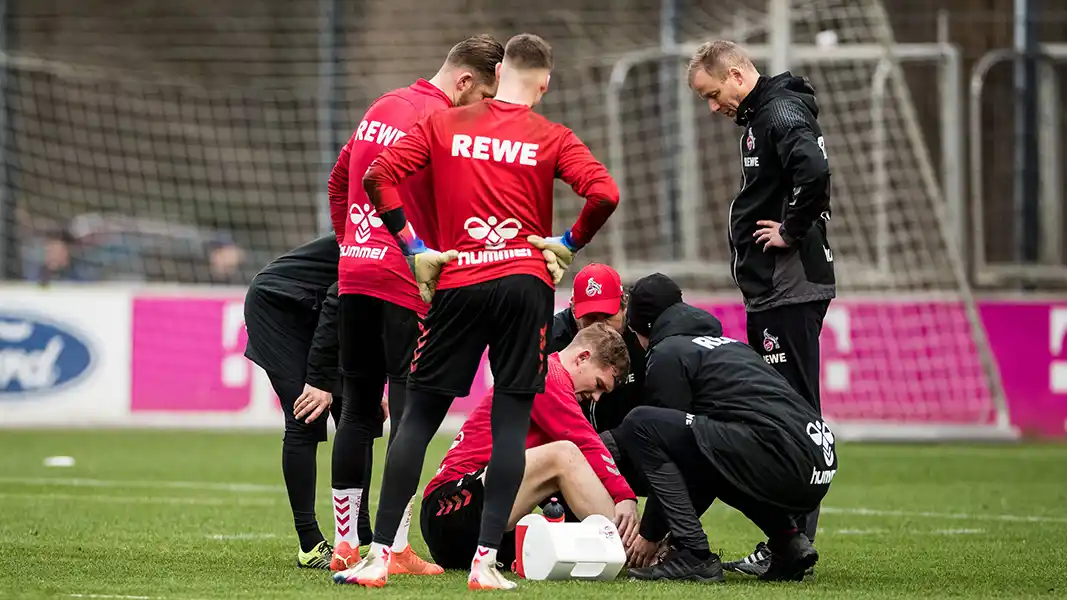 Luca Kilian hat sich am Mittwoch am Sprunggelenk verletzt. (Foto: IMAGO / Beautiful Sports)