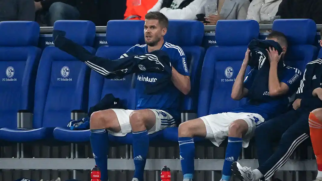 Haben einen schweren Stand auf Schalke: Simon Terodde (l.) und Dominick Drexler stehen vor einer unklaren Zukunft. (Foto: IMAGO / Team 2)