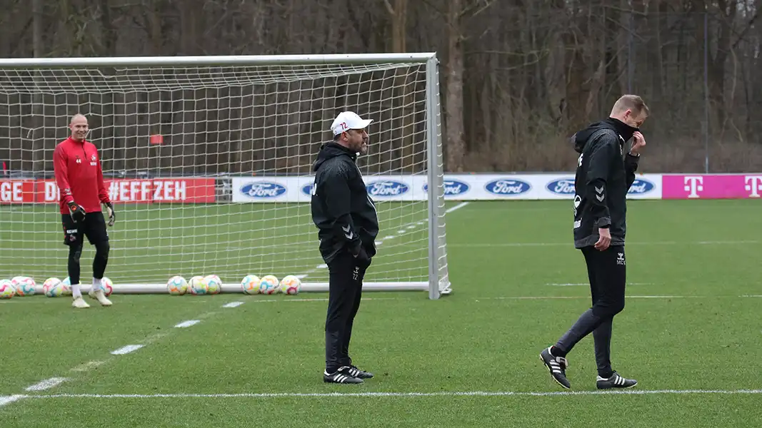 FC-Coach Steffen Baumgart beim Training am Montag. (Foto: GEISSBLOG)