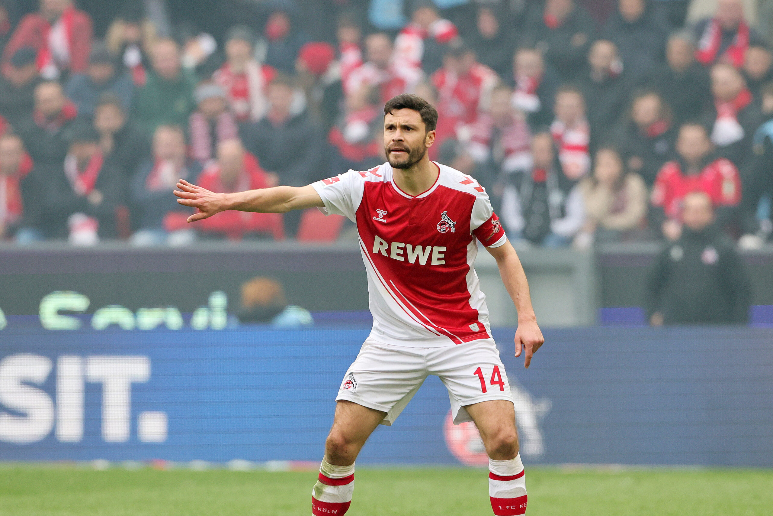 Für FC-Kapitän Jonas Hector wird die Partie gegen Freiburg das drittletzte Heimspiel. (Foto: Bucco)