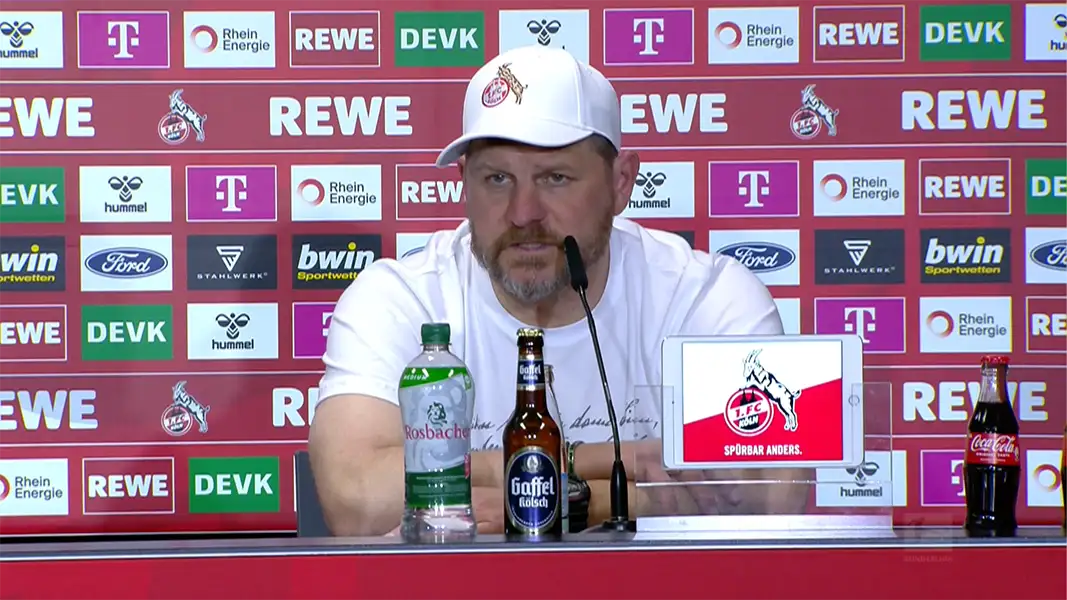 Steffen Baumgart bei der Pressekonferenz nach dem Spiel gegen den 1. FSV Mainz 05. (Foto: 1. FC Köln)