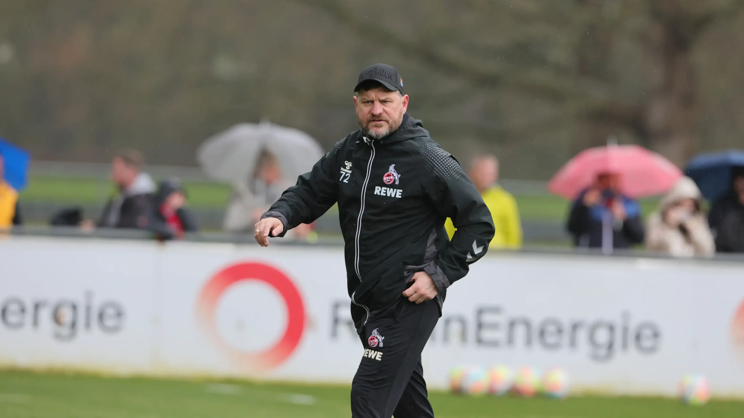 Steffen Baumgart hat mit dem 1. FC Köln den Klassenerhalt fest im Blick. (Foto: Bucco)