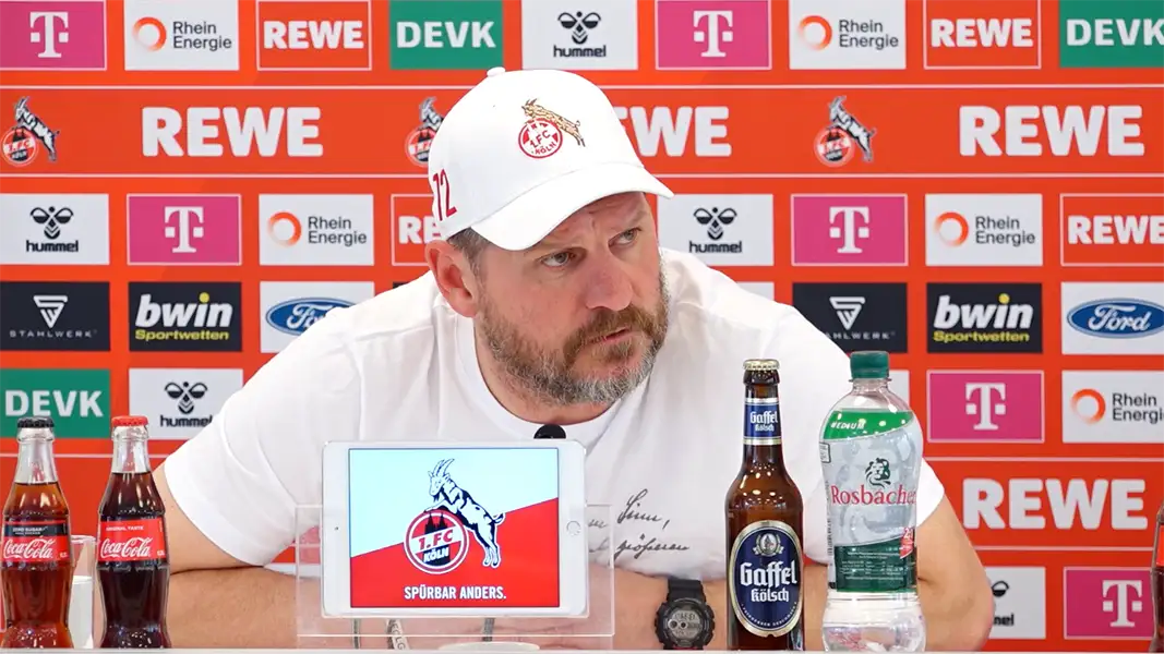 Steffen Baumgart auf der Pressekonferenz vor dem Spiel gegen den SC Freiburg. (Foto: 1. FC Köln)