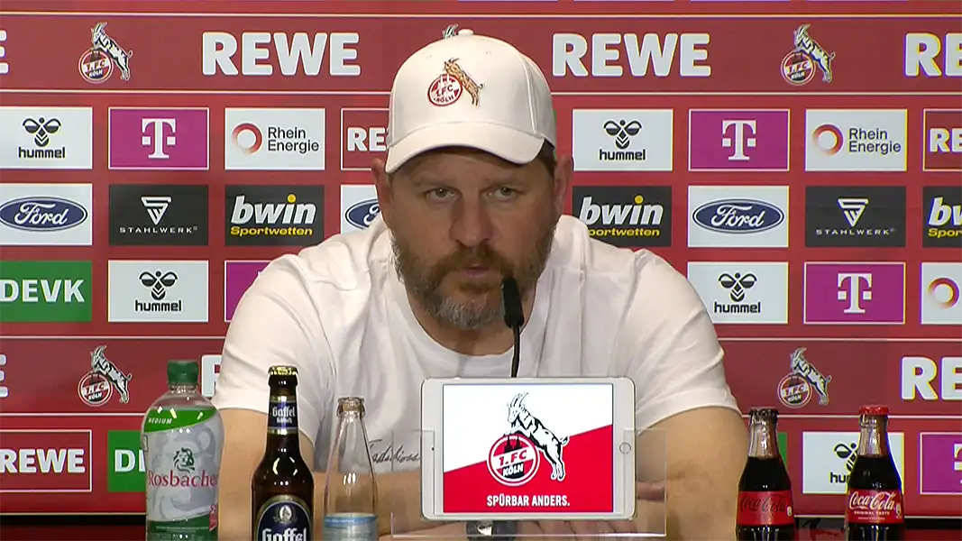 Steffen Baumgart auf der Pressekonferenz nach dem Spiel gegen den SC Freiburg. (Foto: 1. FC Köln)