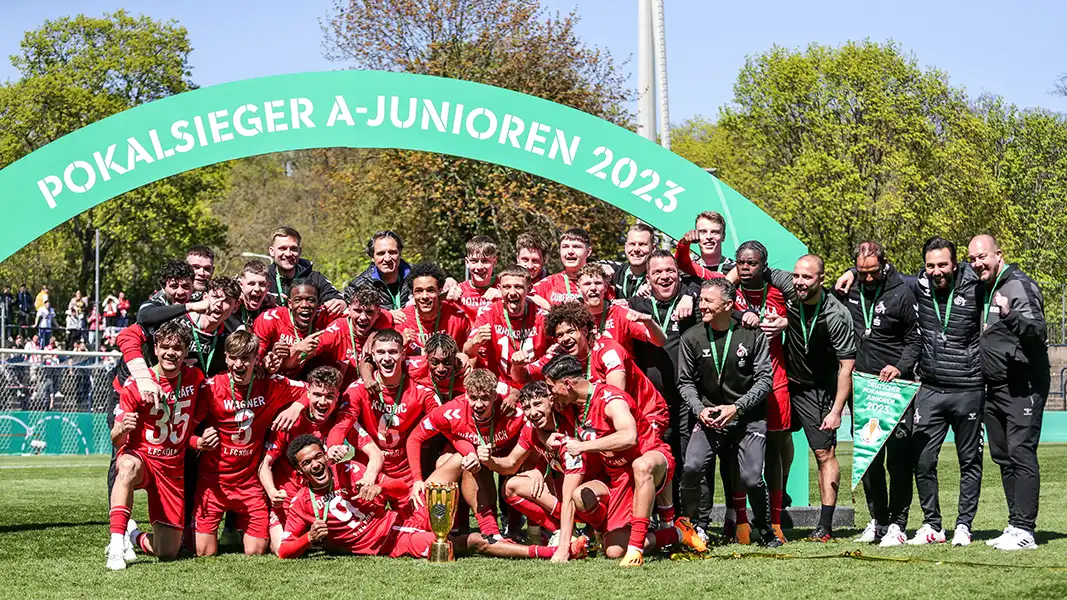 Die Pokalsieger des 1. FC Köln. (Foto: IMAGO / Nico Herbertz)