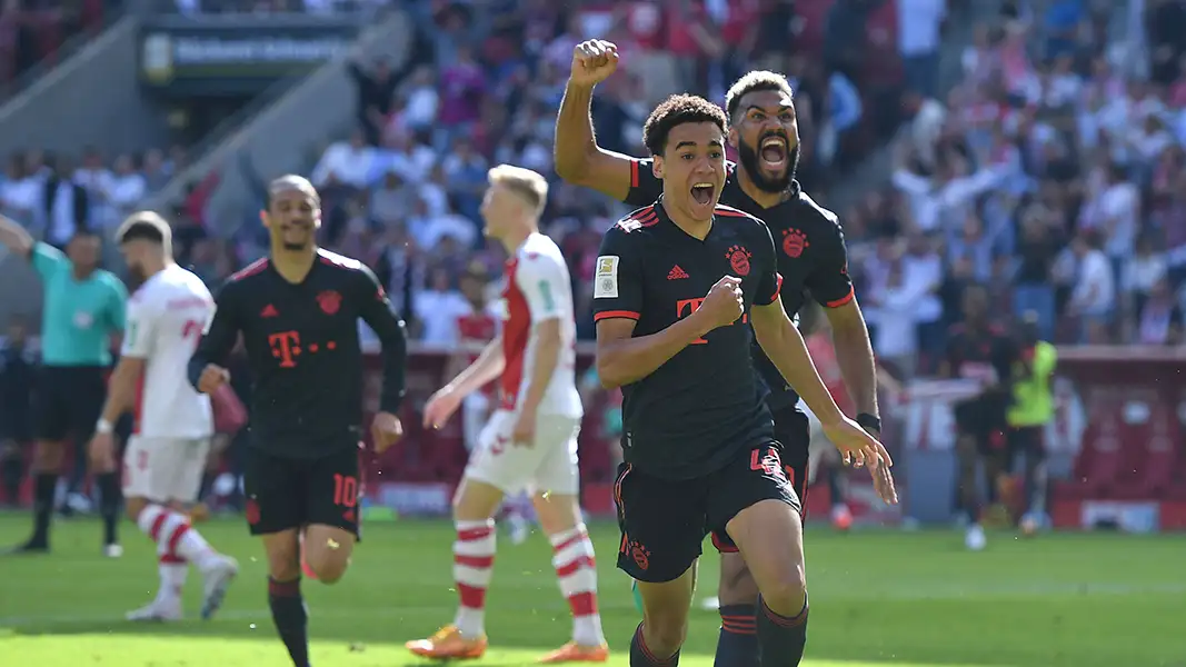 Jamal Musiala hat den FC Bayern München in Köln zum Meistertitel geschossen. (Foto. IMAGO / Revierfoto)