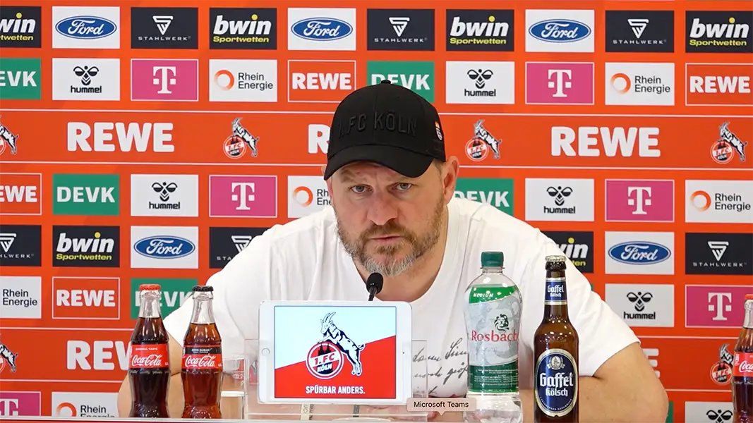 Steffen Baumgart auf der Pressekonferenz vor dem Spiel gegen Werder Bremen. (Foto: 1. FC Köln)