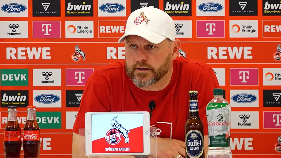 Steffen Baumgart auf der Pressekonferenz vor dem Spiel gegen den die Hertha. (Foto: 1. FC Köln)