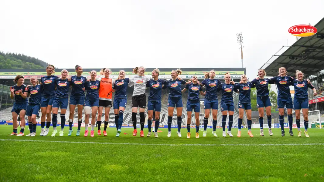 Große Freude bei den FC-Frauen nach dem Sieg in Freiburg. (Foto: IMAGO / Beautiful Sports)