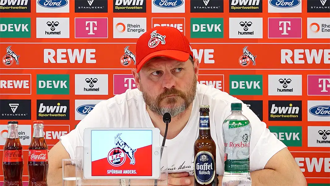 Steffen Baumgart auf der Pressekonferenz vor dem Spiel gegen den Leverkusen. (Foto: 1. FC Köln)