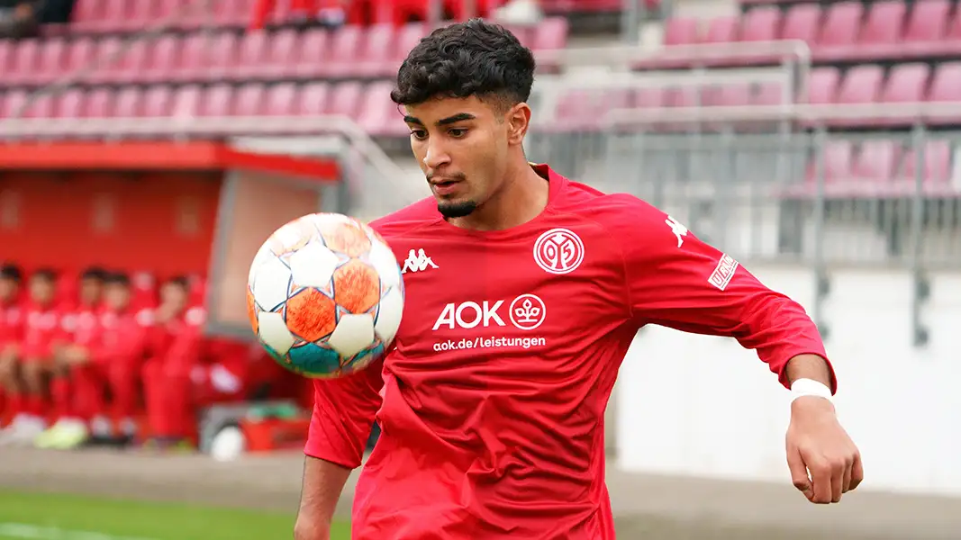 Younes Azahaf durfte sich im Training der U21 des 1. FC Köln zeigen. (Foto: IMAGO / Martin Hoffmann)