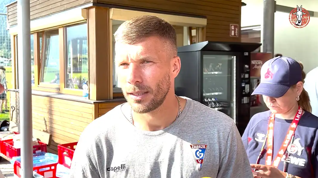 Lukas Podolski im Mediengespräch in St. Johann. (Foto: GEISSBLOG)
