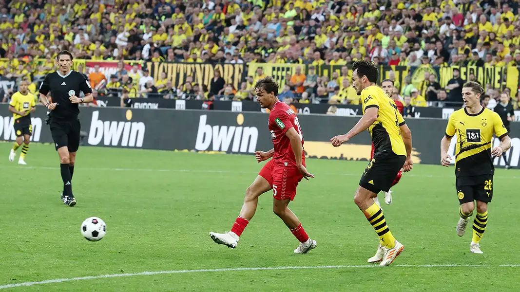 Max Finkgräfe bei seinem Bundesliga-Debüt gegen Borussia Dortmund. (Foto: Bucco)