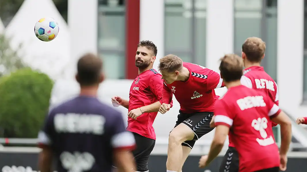 Steffen Tigges beim Kopfball im Training am Samstag. (Foto: Bucco)