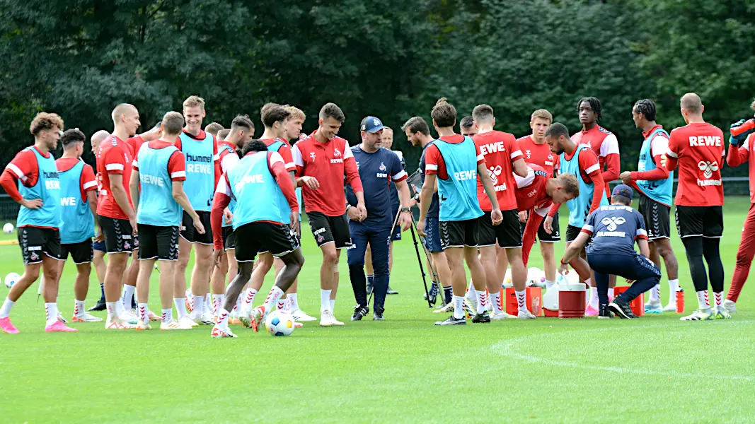 Steffen Baumgart und seine Mannschaft während der Vorbereitung auf Werder Bremen. (Foto: GEISSBLOG)