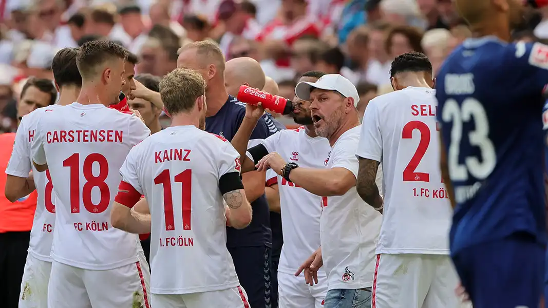 Steffen Baumgart gegen Hoffenheim im Kreis seiner Mannschaft. (Foto: Bucco)