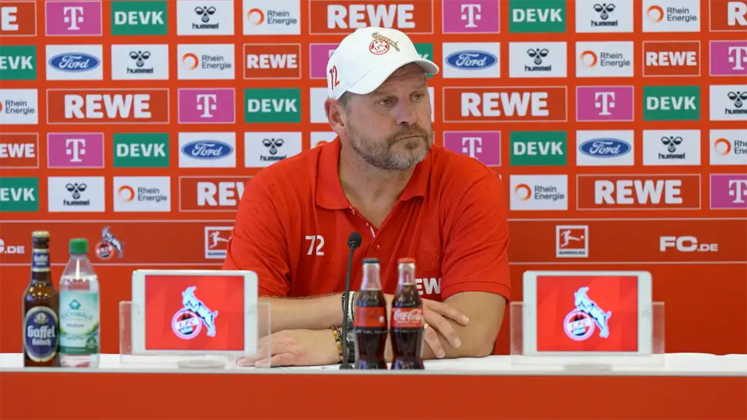 Steffen Baumgart auf der Pressekonferenz am Donnerstag. (Foto: Screenshot)