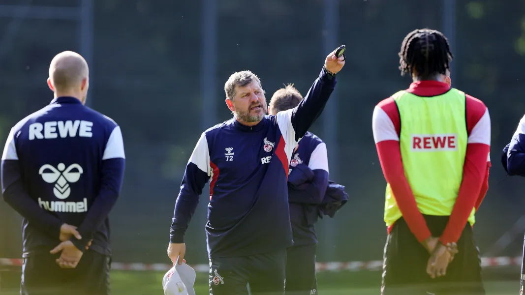 Steffen Baumgart hielt nach dem Abschlusstraining am Samstag eine Klartext-Ansprache. (Foto: Bucco)