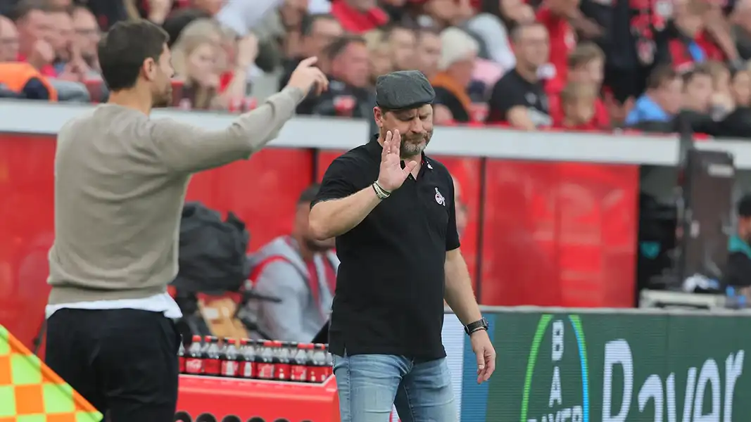 Steffen Baumgart winkt in Leverkusen ab. (Foto: Bucco)