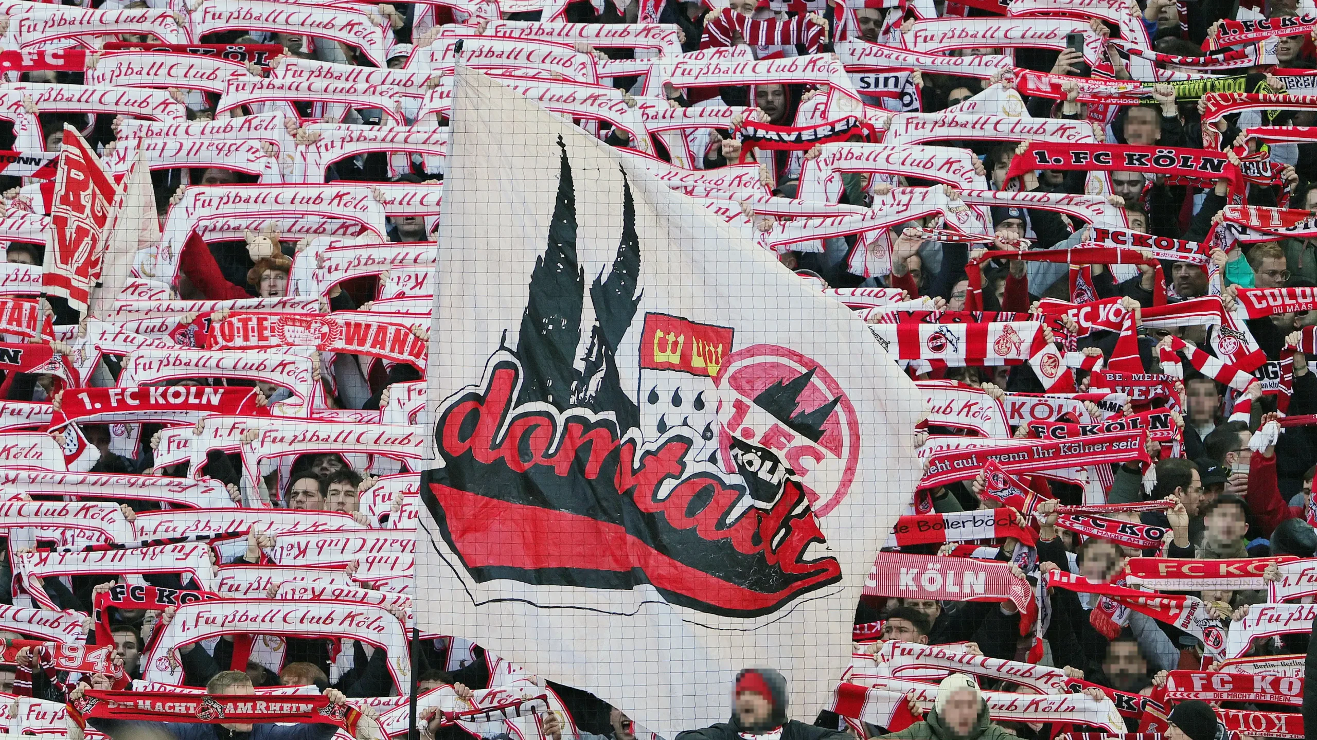 Die FC-Fans hoffen auf einen Sieg gegen Gladbach. (Foto: Bucco)
