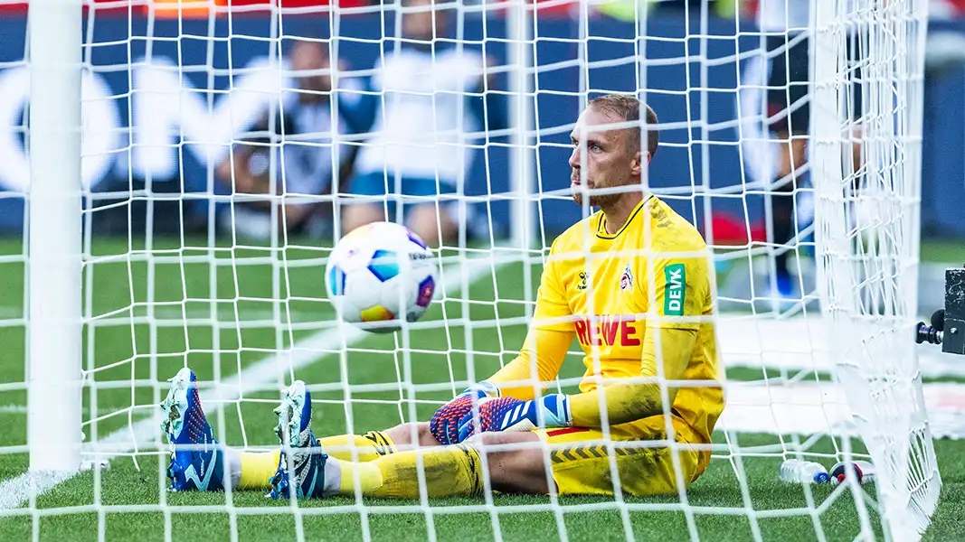 Marvin Schwäbe ist in Leverkusen noch Kölns bester Mann. (Foto: IMAGO / Mika Volkmann)