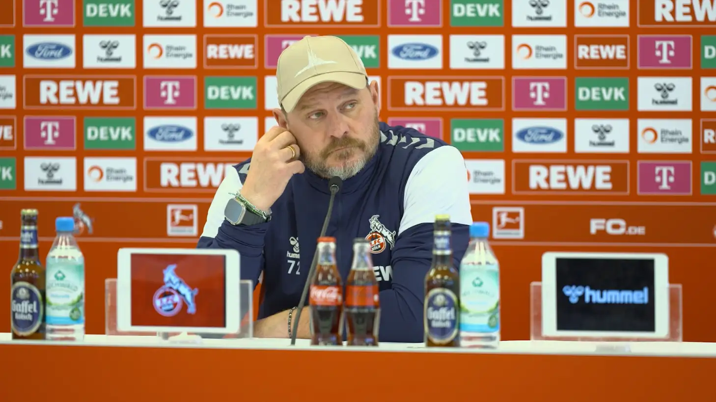 Steffen Baumgart auf der Pressekonferenz vor dem Heimspiel gegen den FC Bayern. (Foto: 1. FC Köln)