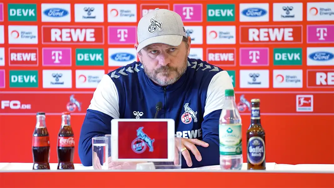 Steffen Baumgart auf der Pressekonferenz vor dem Spiel gegen den FC Augsburg. (Foto: 1. FC Köln)