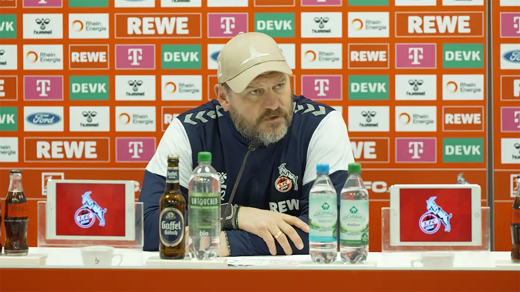 Steffen Baumgart auf der Pressekonferenz vor dem Heimspiel gegen Mainz. (Foto: 1. FC Köln)