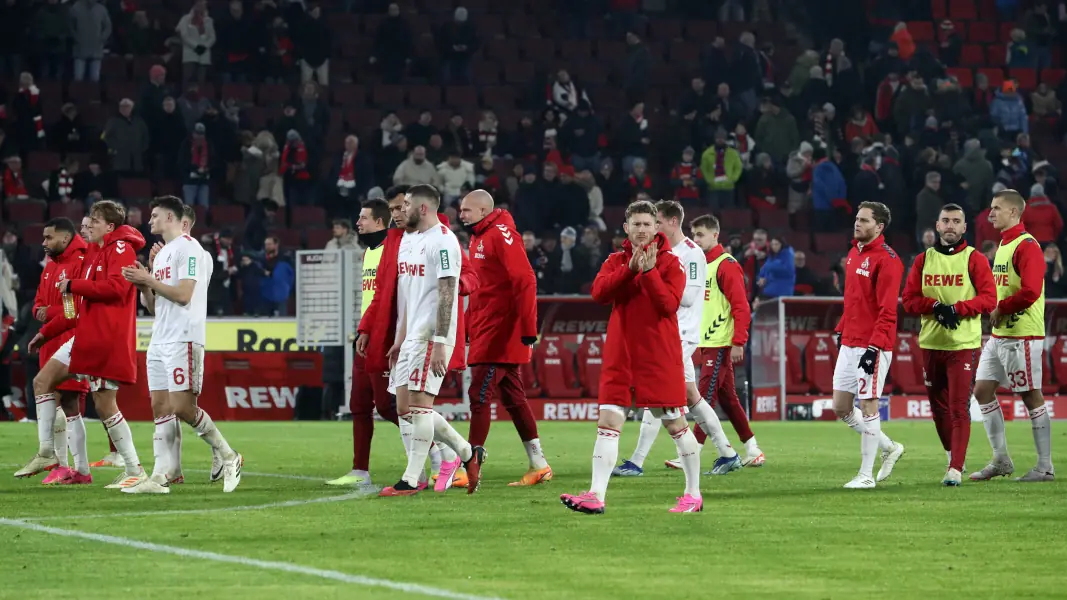 Die Profis des 1. FC Köln nach dem 1:1 gegen Heidenheim. (Foto: Bucco)